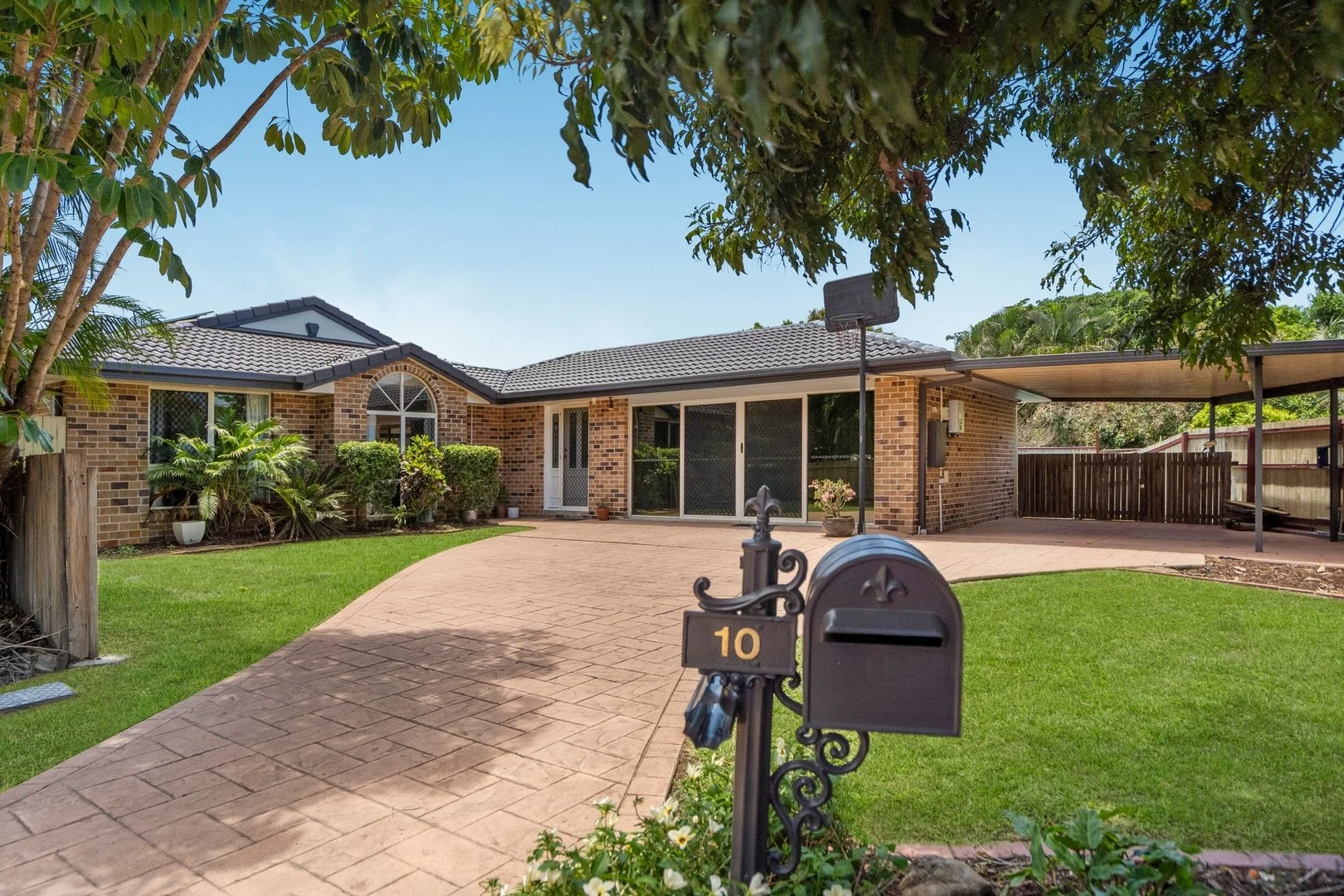 10 Cressbrook Court (1/23)
