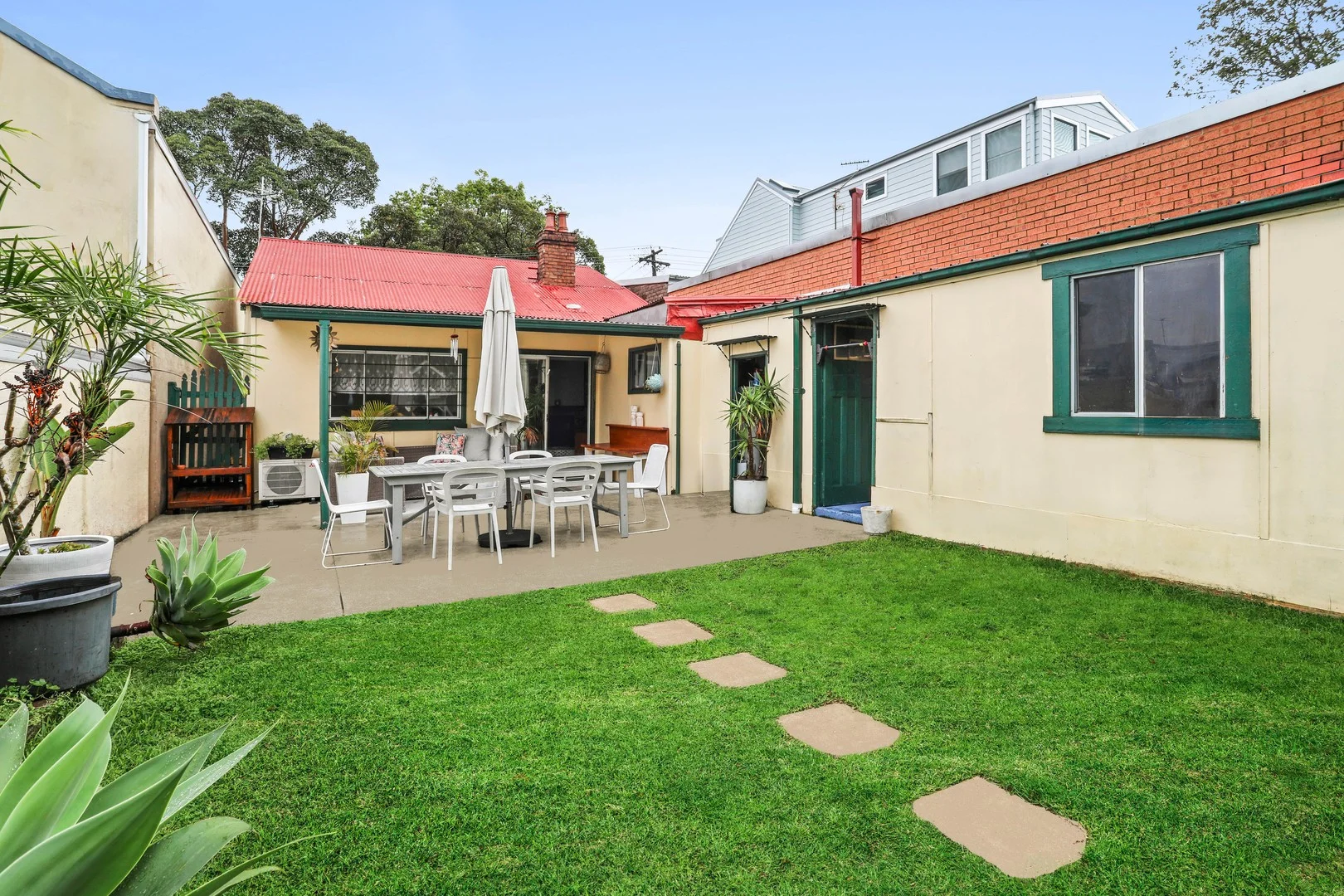 10 Denison Street (1/12)