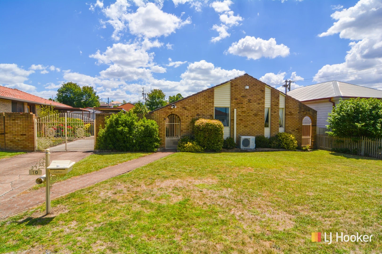 10 Enfield Avenue (1/21)