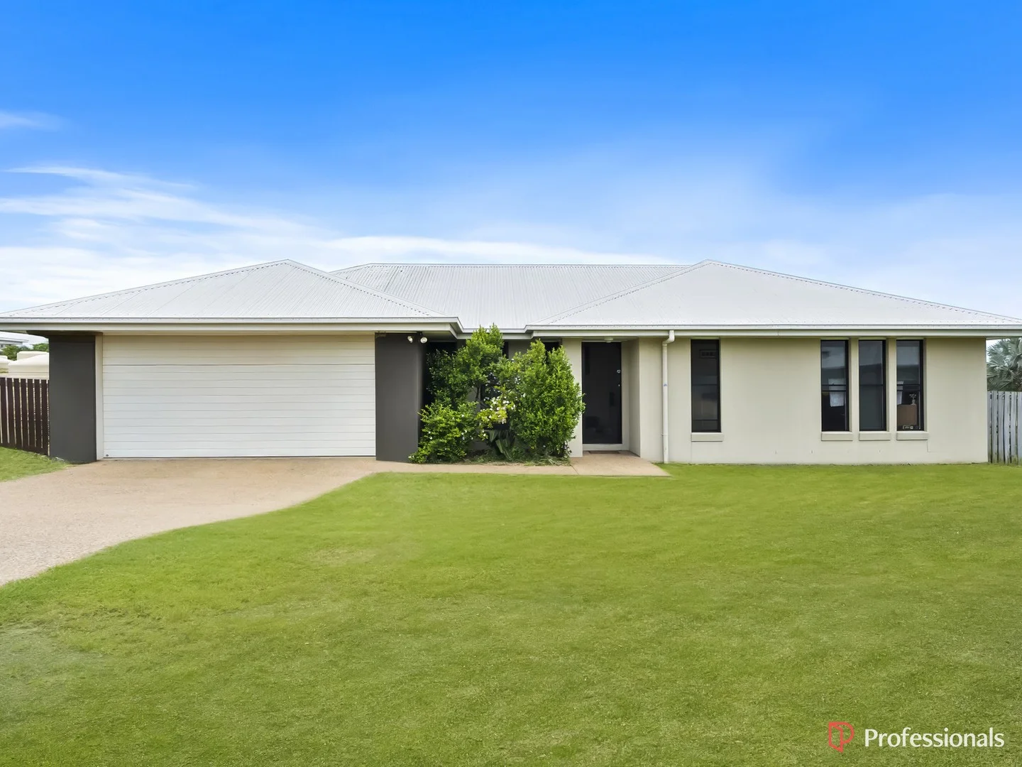 10 Falcon Crescent (1/12)