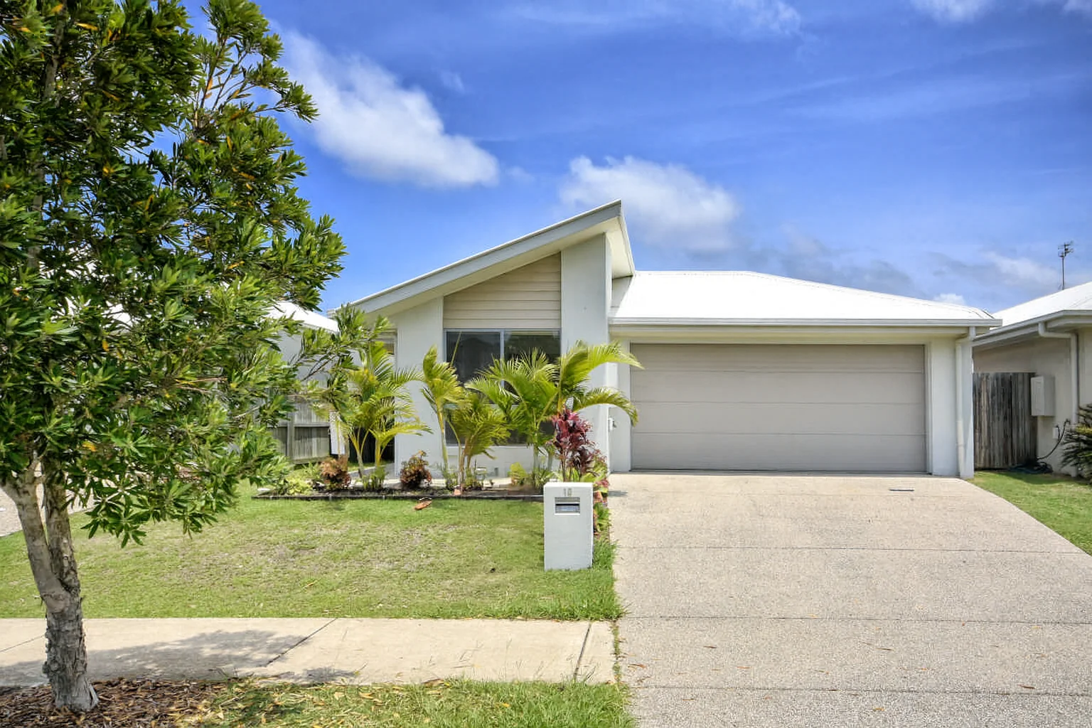 10 Heliconia Street (1/16)