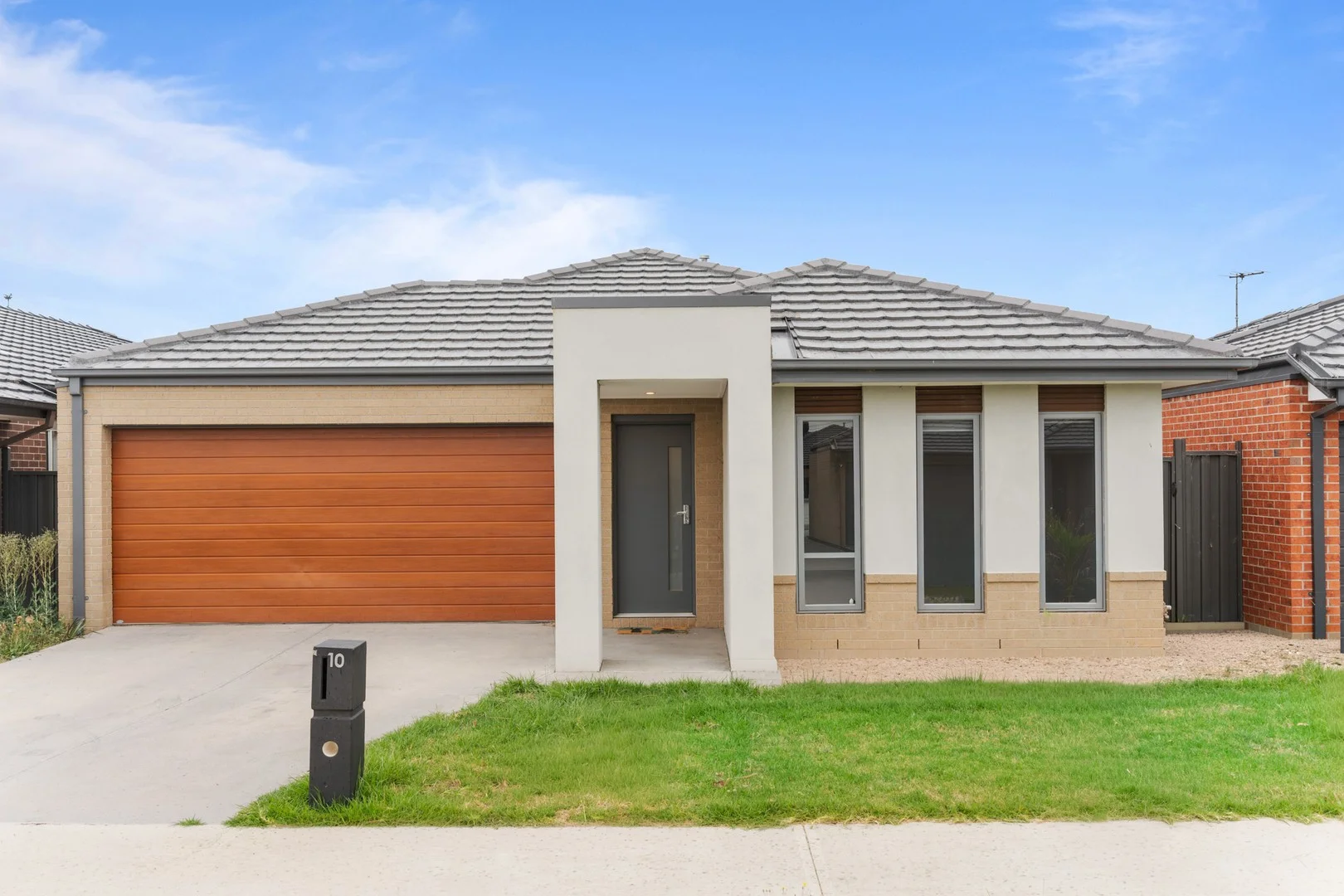 SOLD - $738,000