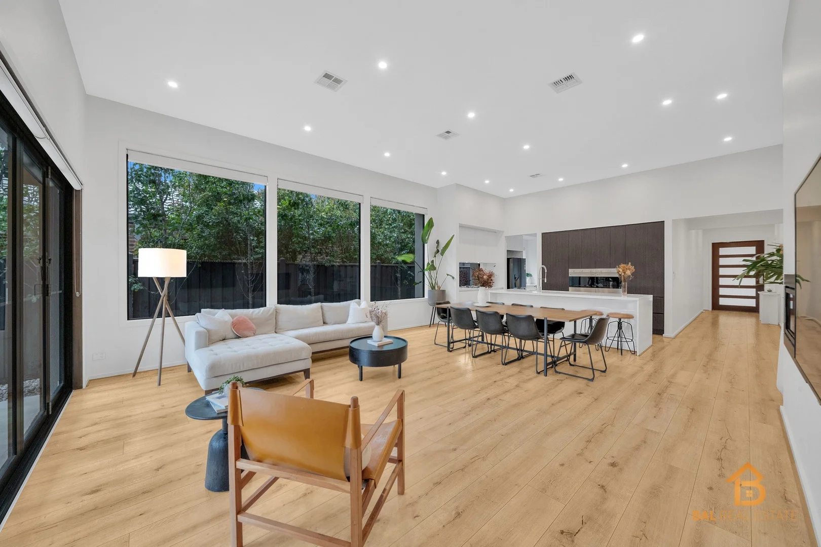 10 Migdale Rd (1/25)