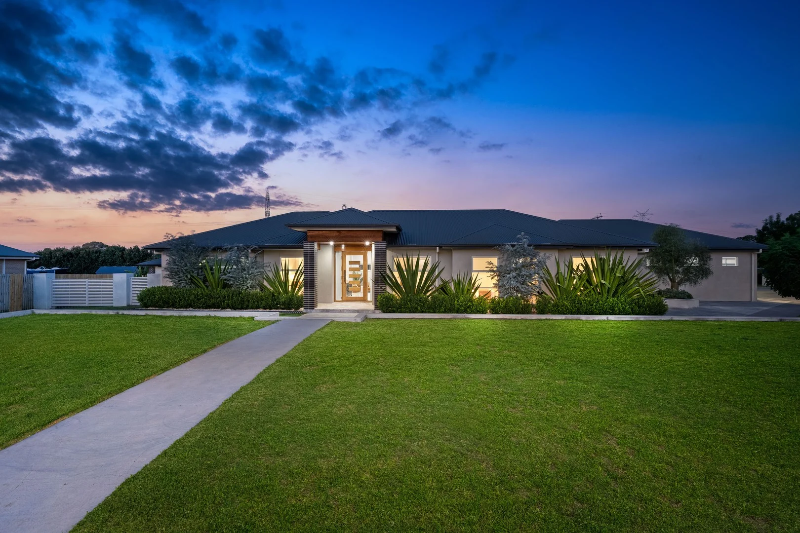 10 Pine Valley Crescent (1/36)