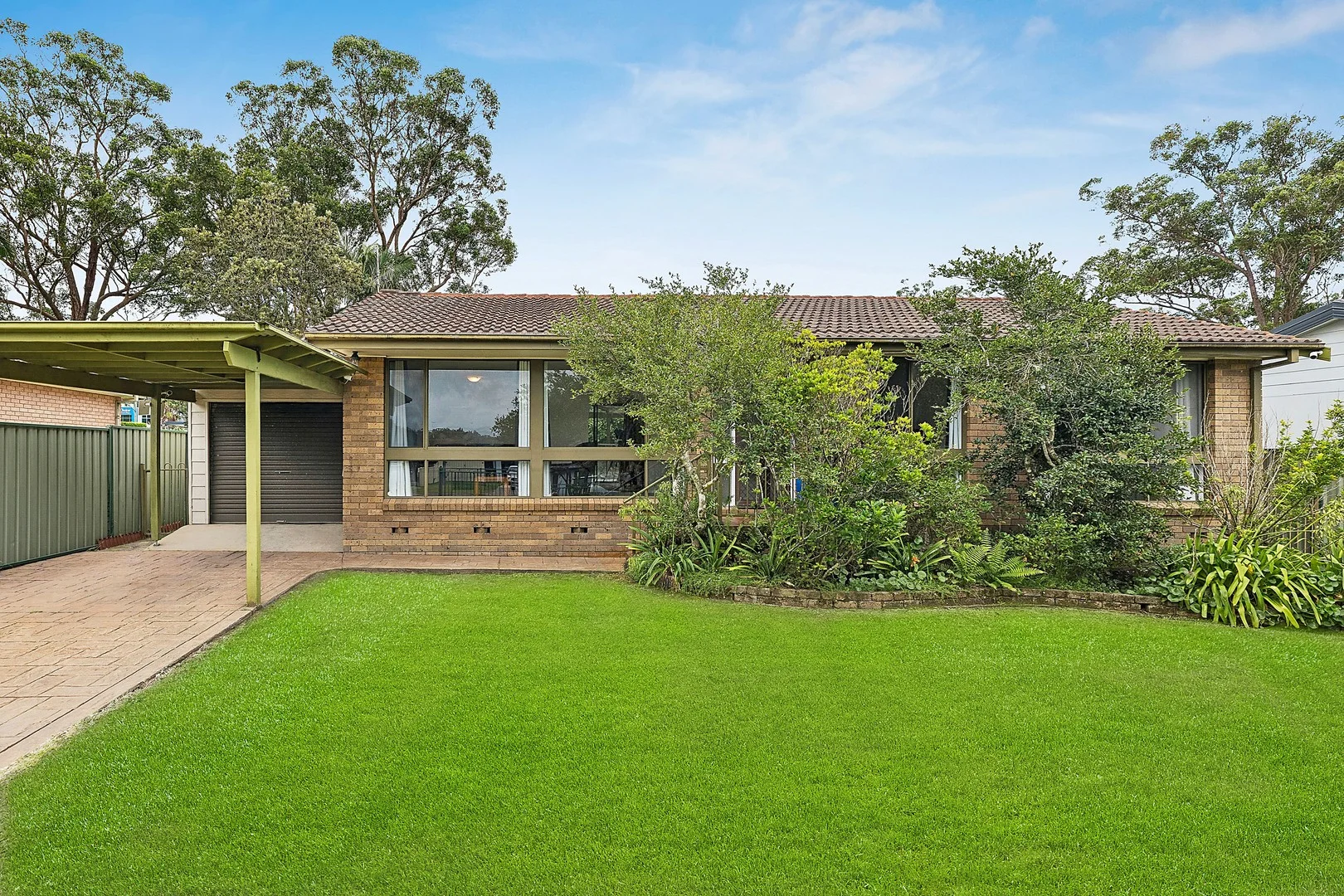 10 Samantha Crescent (1/11)