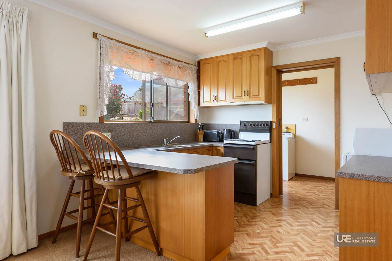 10 Sunset Lane - Image 4