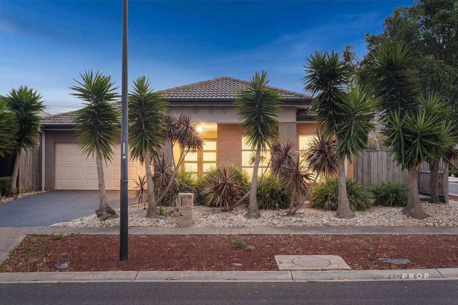 10 Urchin Way (1/17)