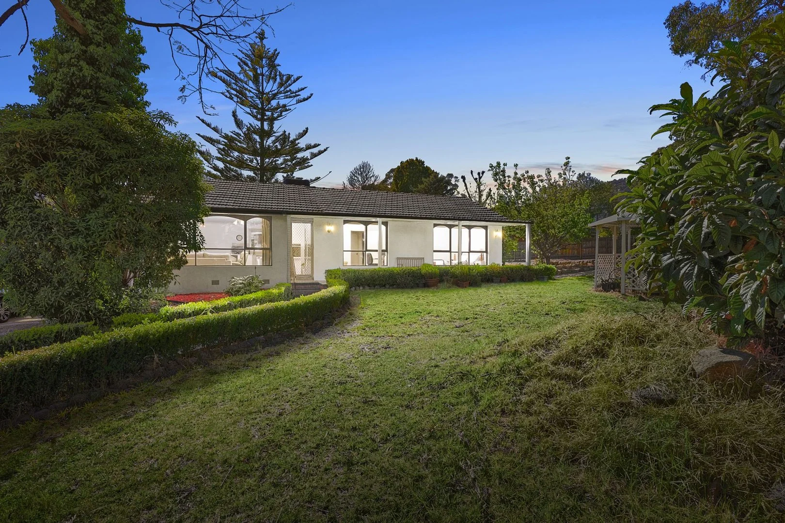 10 Waratah Avenue (1/1)