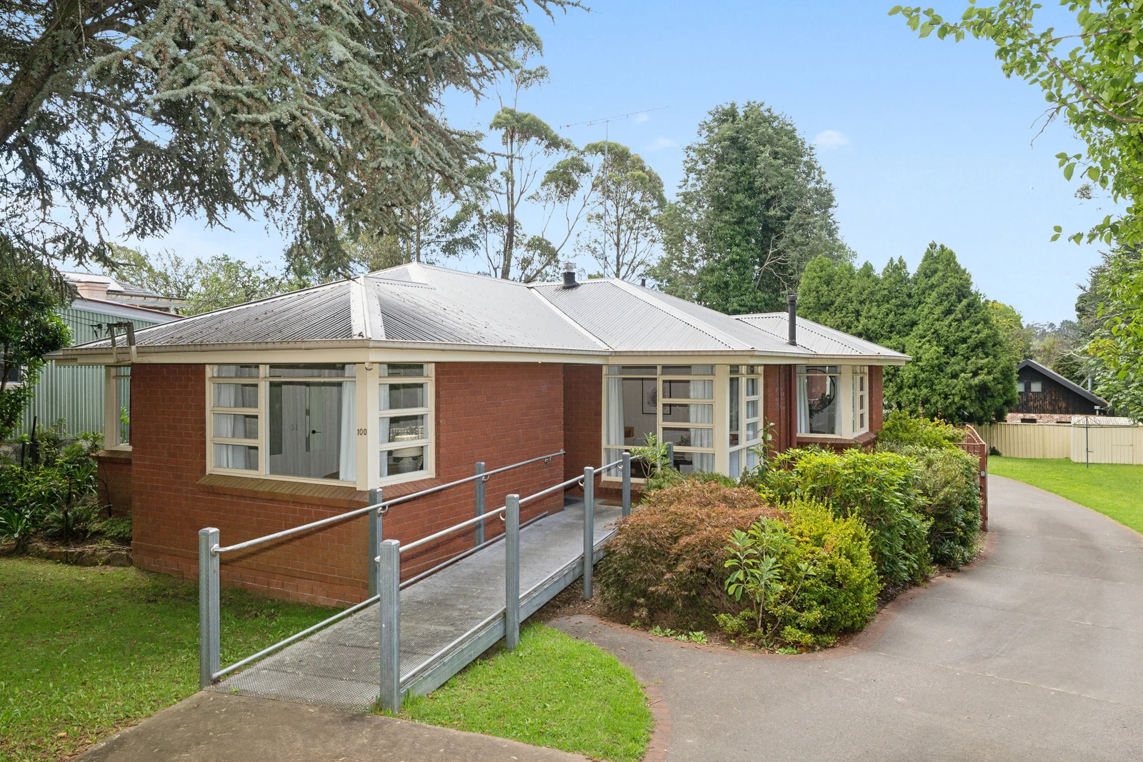 100 Govetts Leap Rd (1/1)
