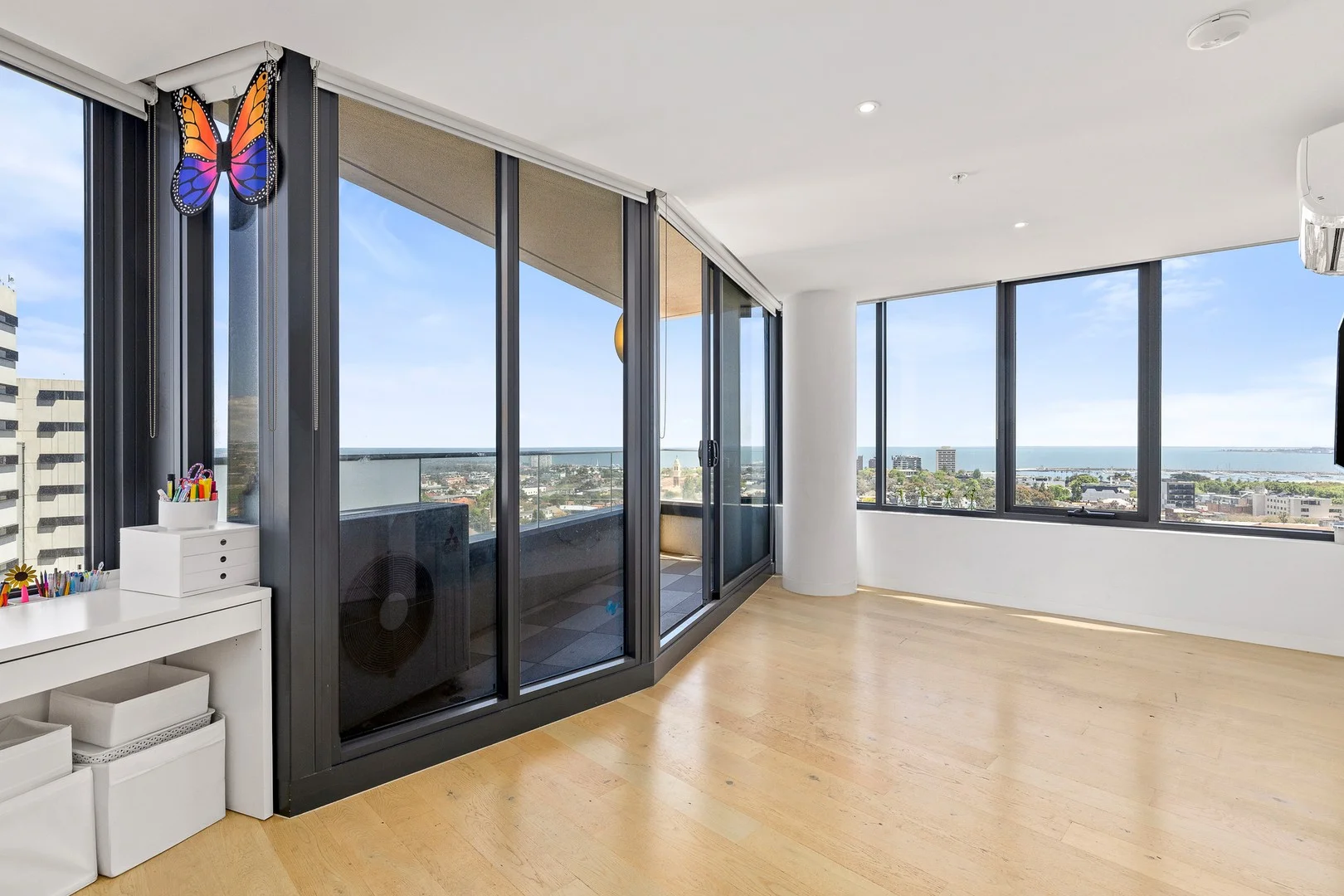 1007/3-5 St Kilda Road (1/10)