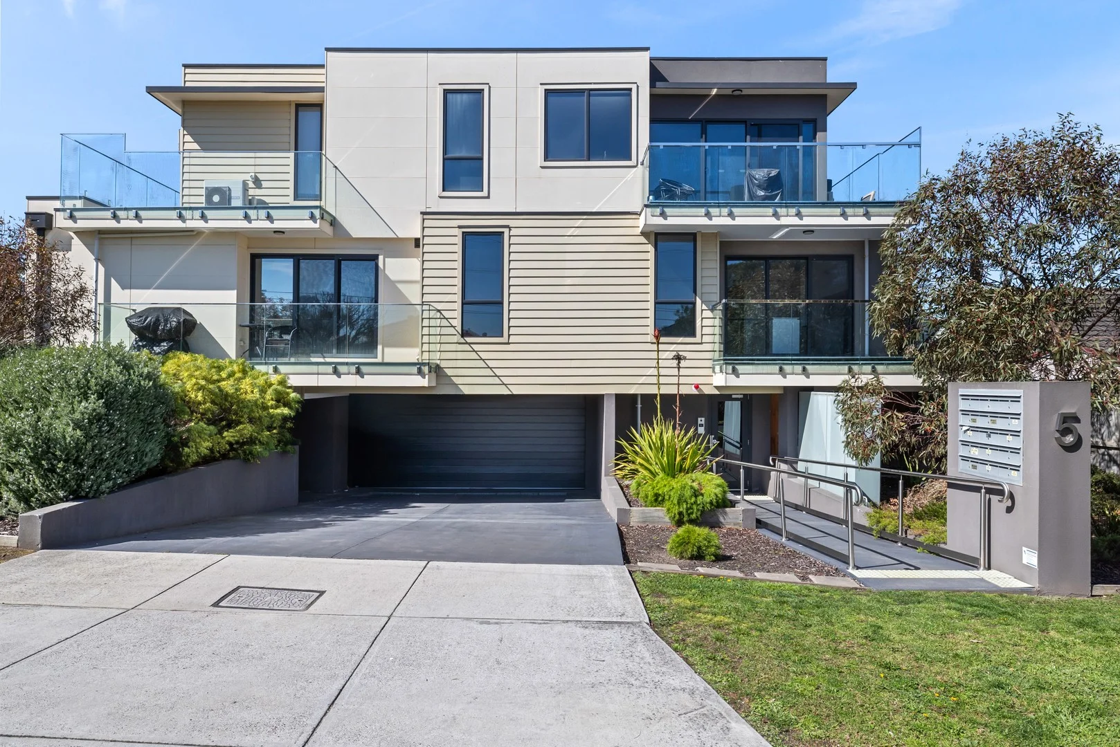 101/5 Woodvale Road (1/9)