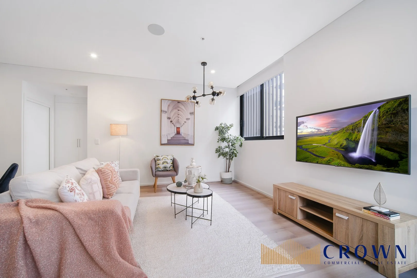 10136/19 Amalfi Drive (1/17)