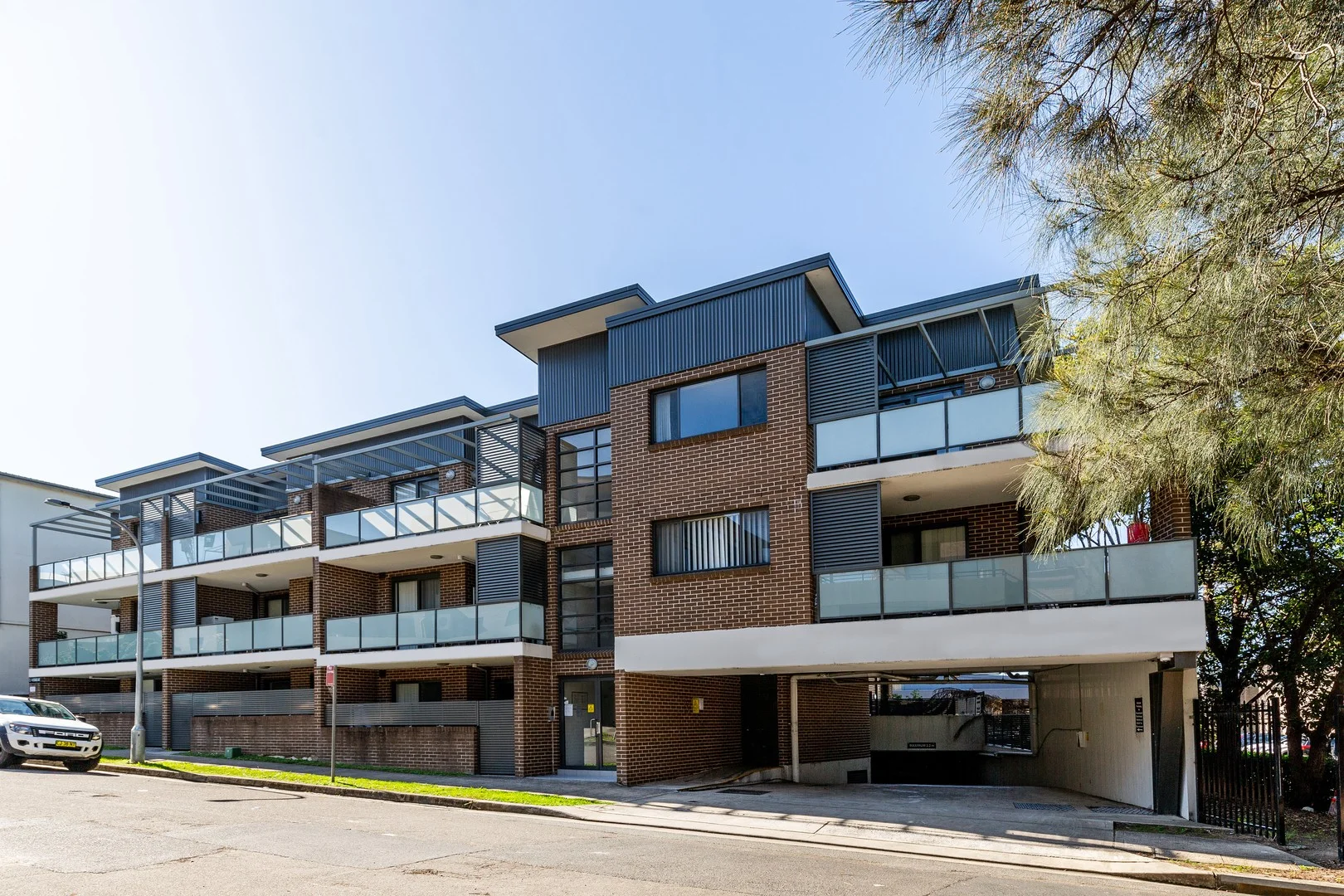 102/12-14 Howard Avenue (1/8)