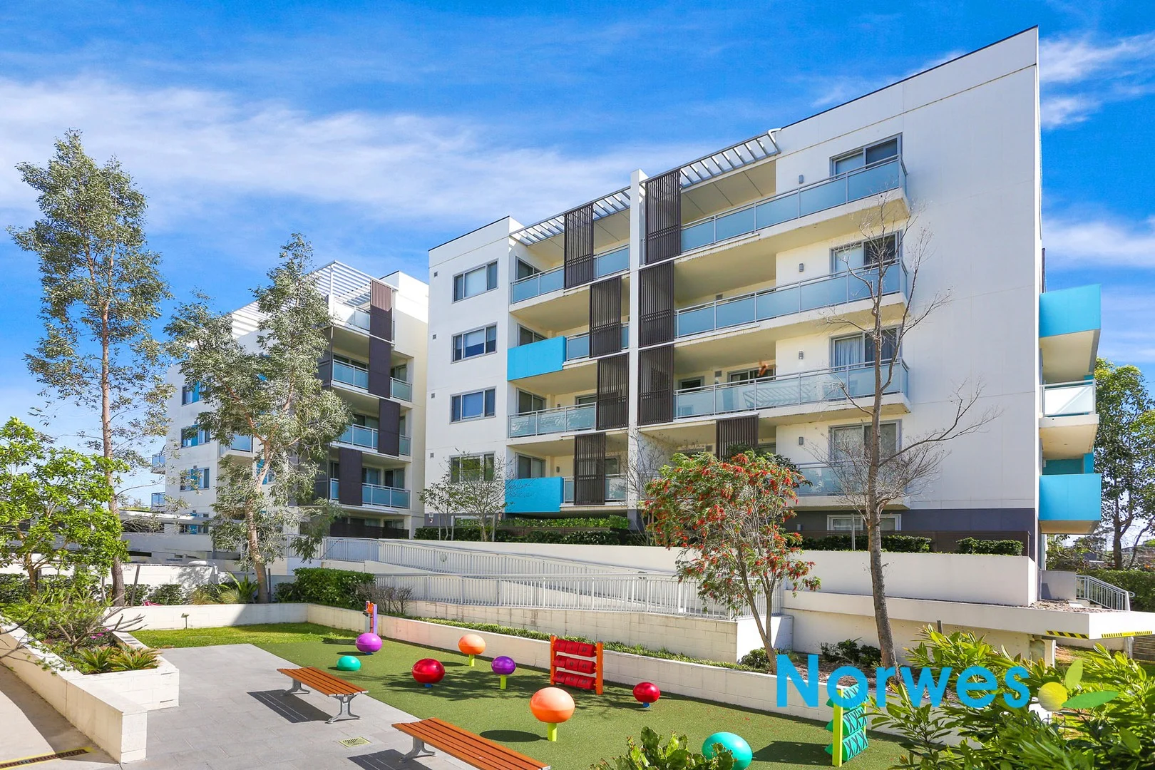 102/33 Simon Street (1/15)