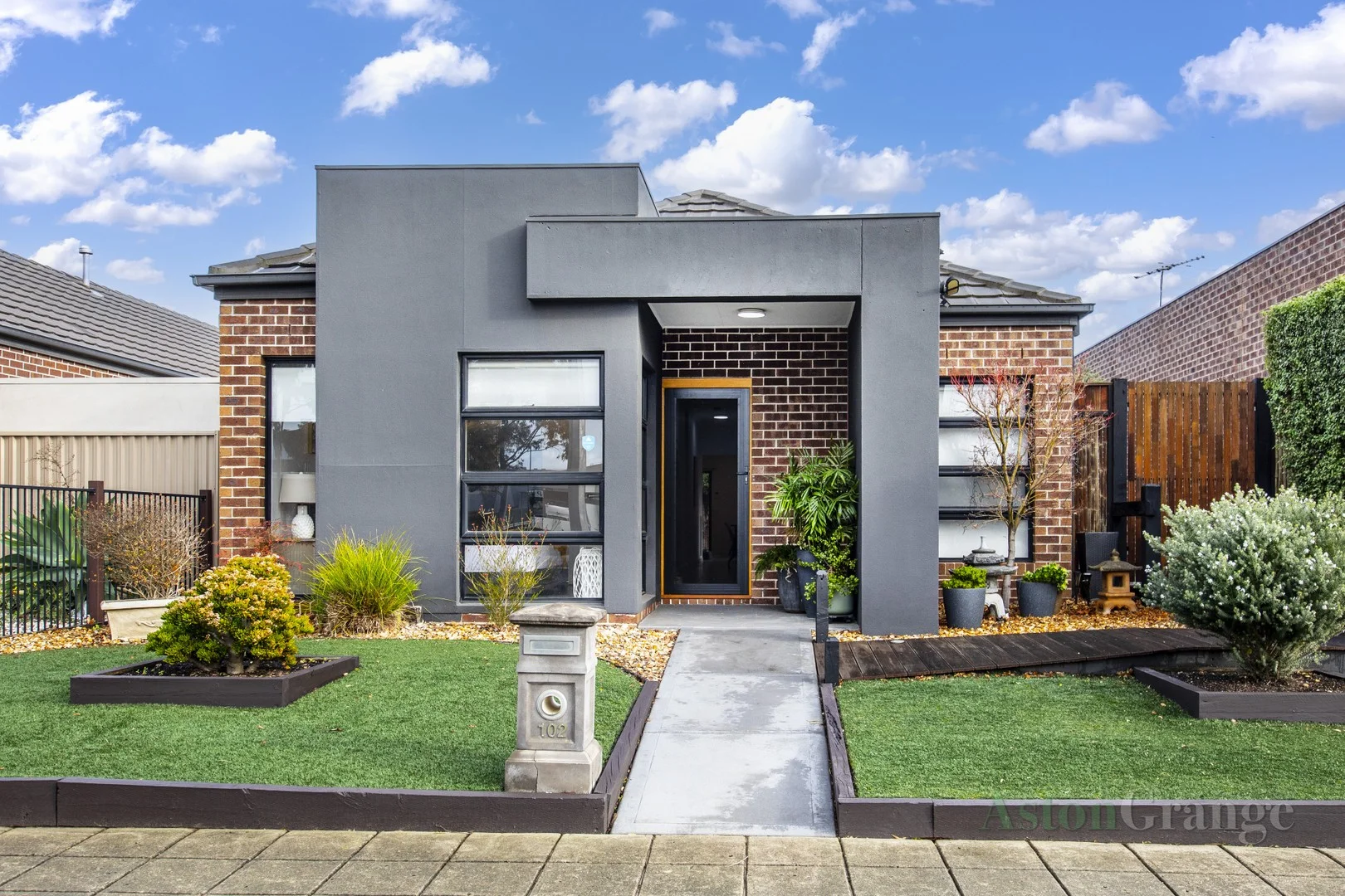 102 Boardwalk Boulevard (1/16)