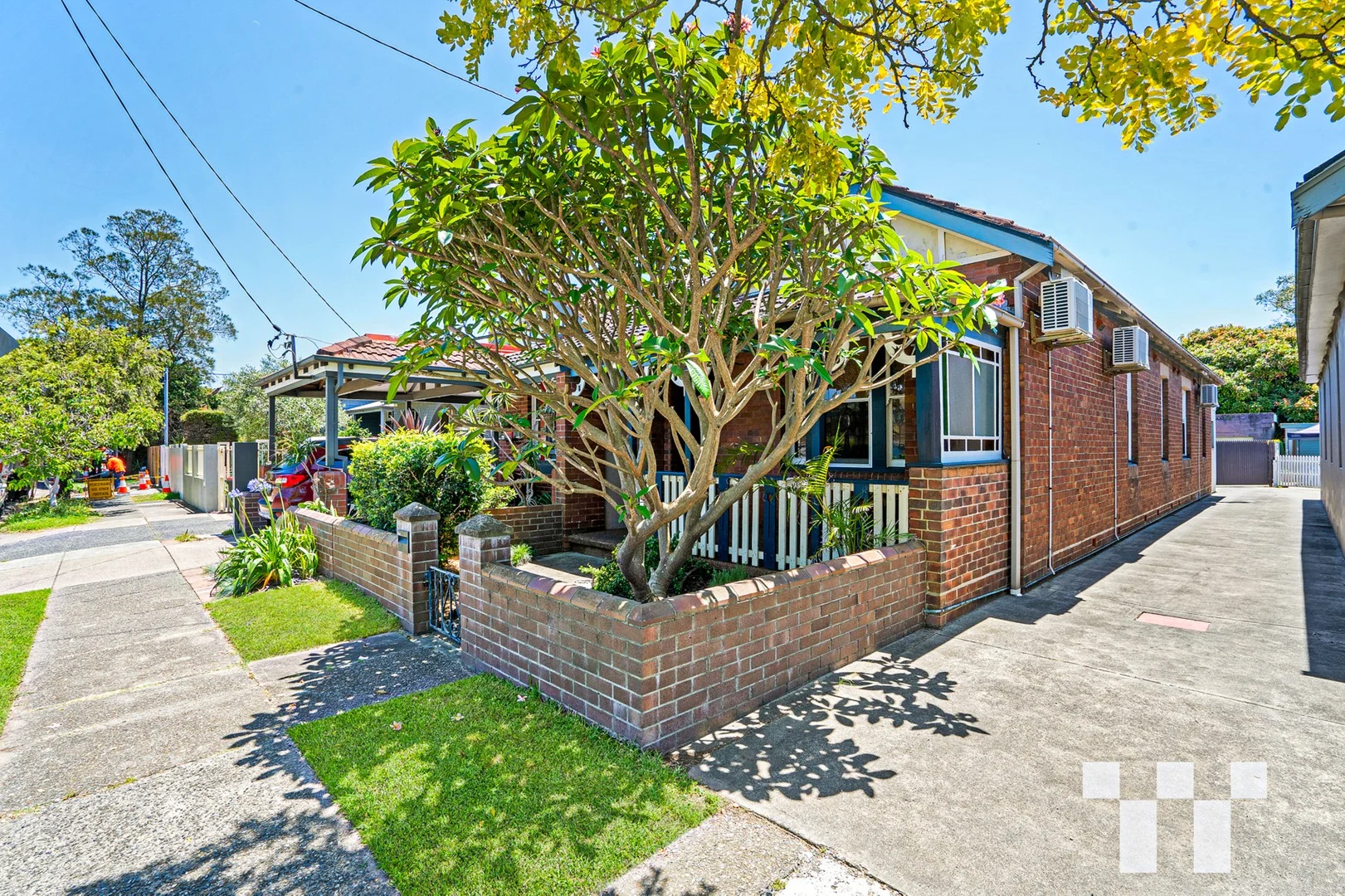 102 Dumaresq Street (1/23)