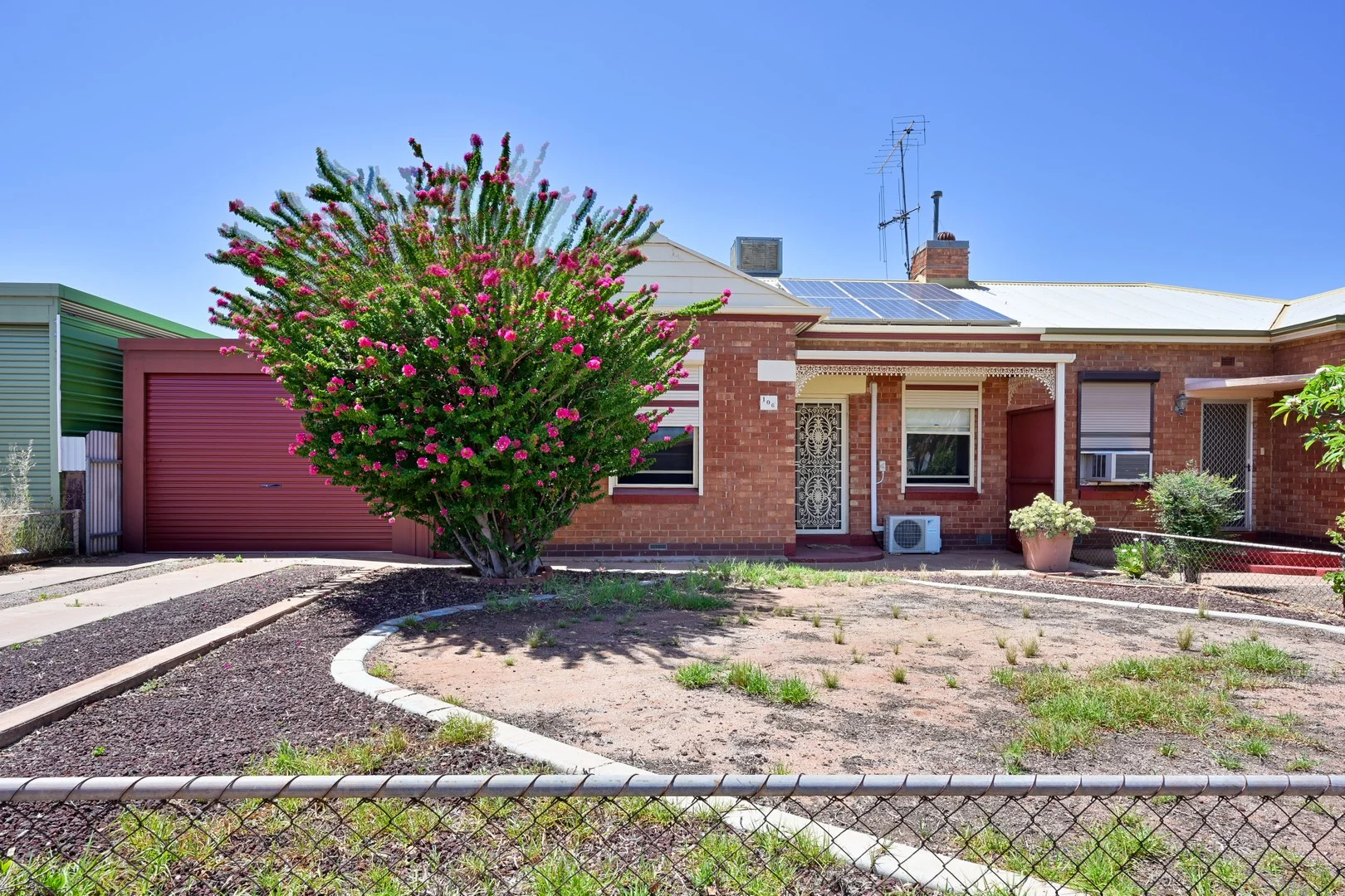 106 Lockhart Street (1/1)