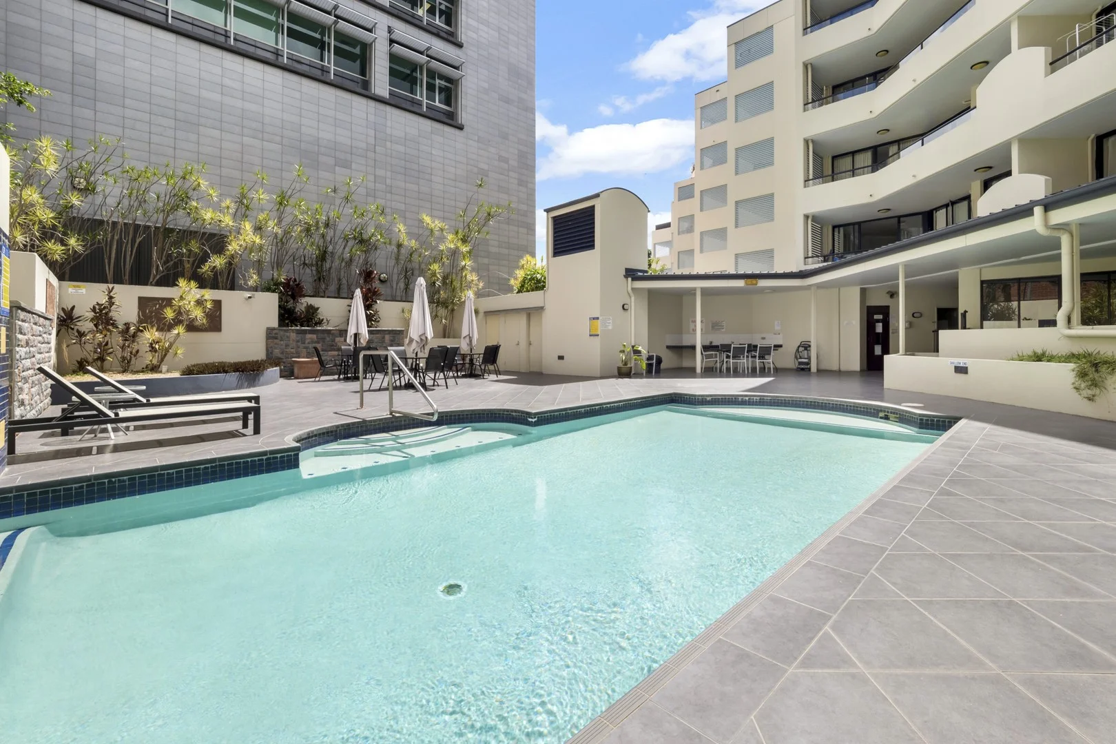 107/220 Melbourne Street (1/14)