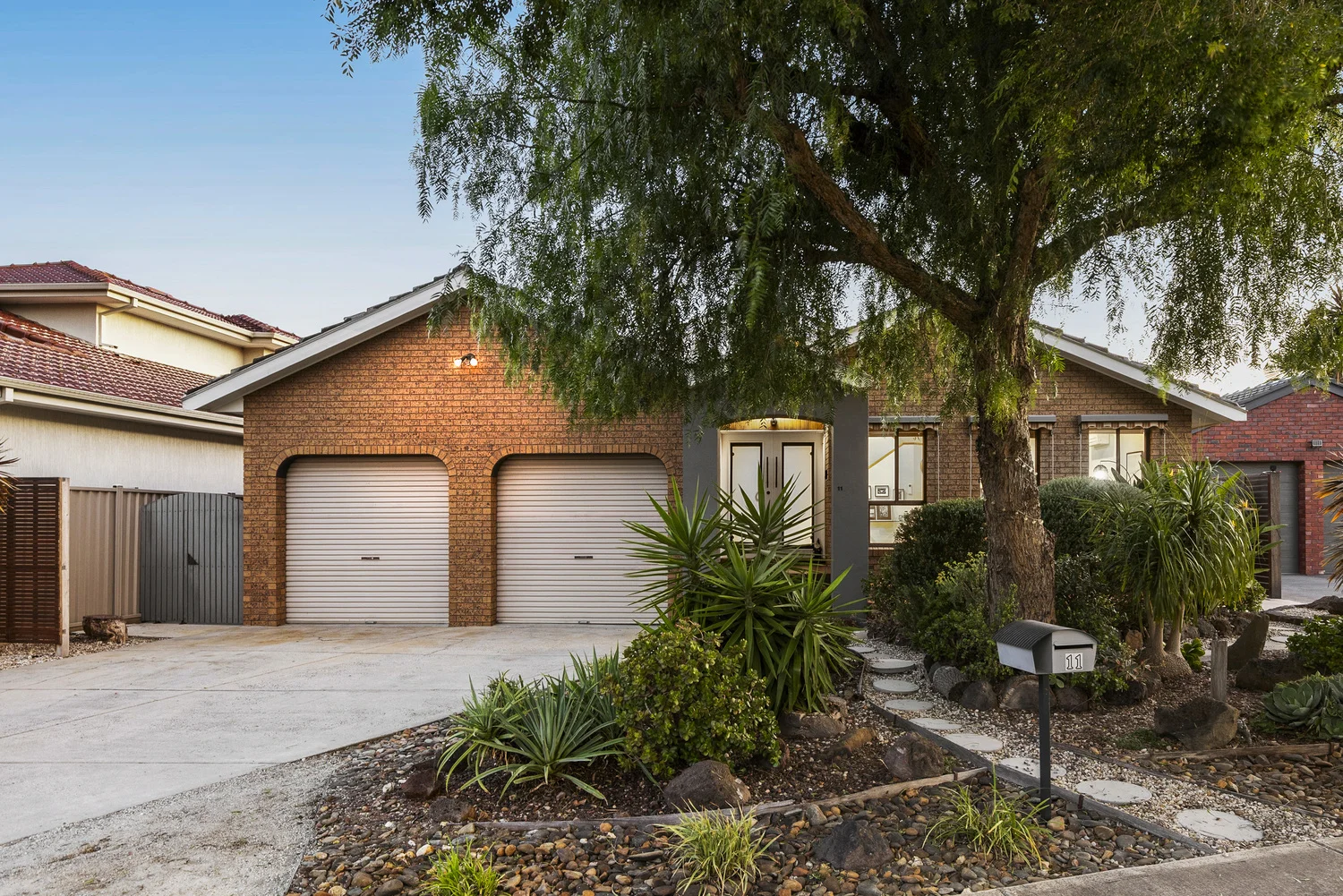 11 Bethanga Court (1/27)