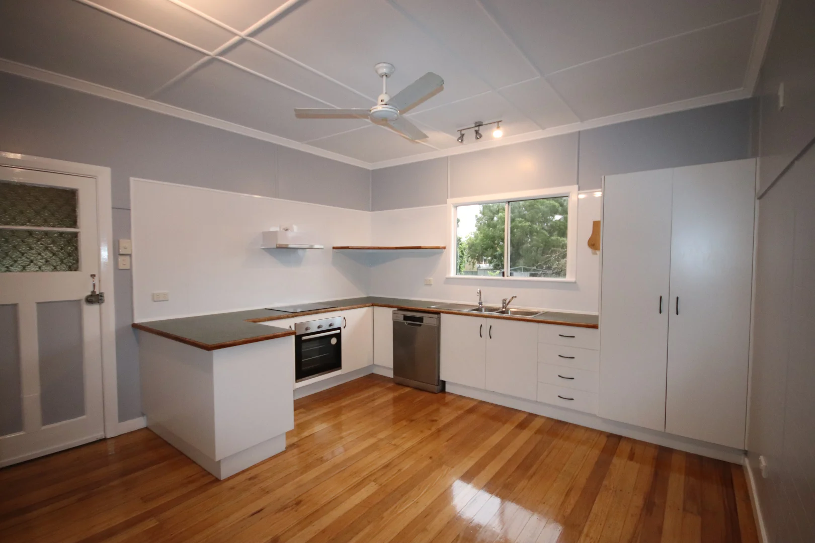 11 Charles Street - Image 2