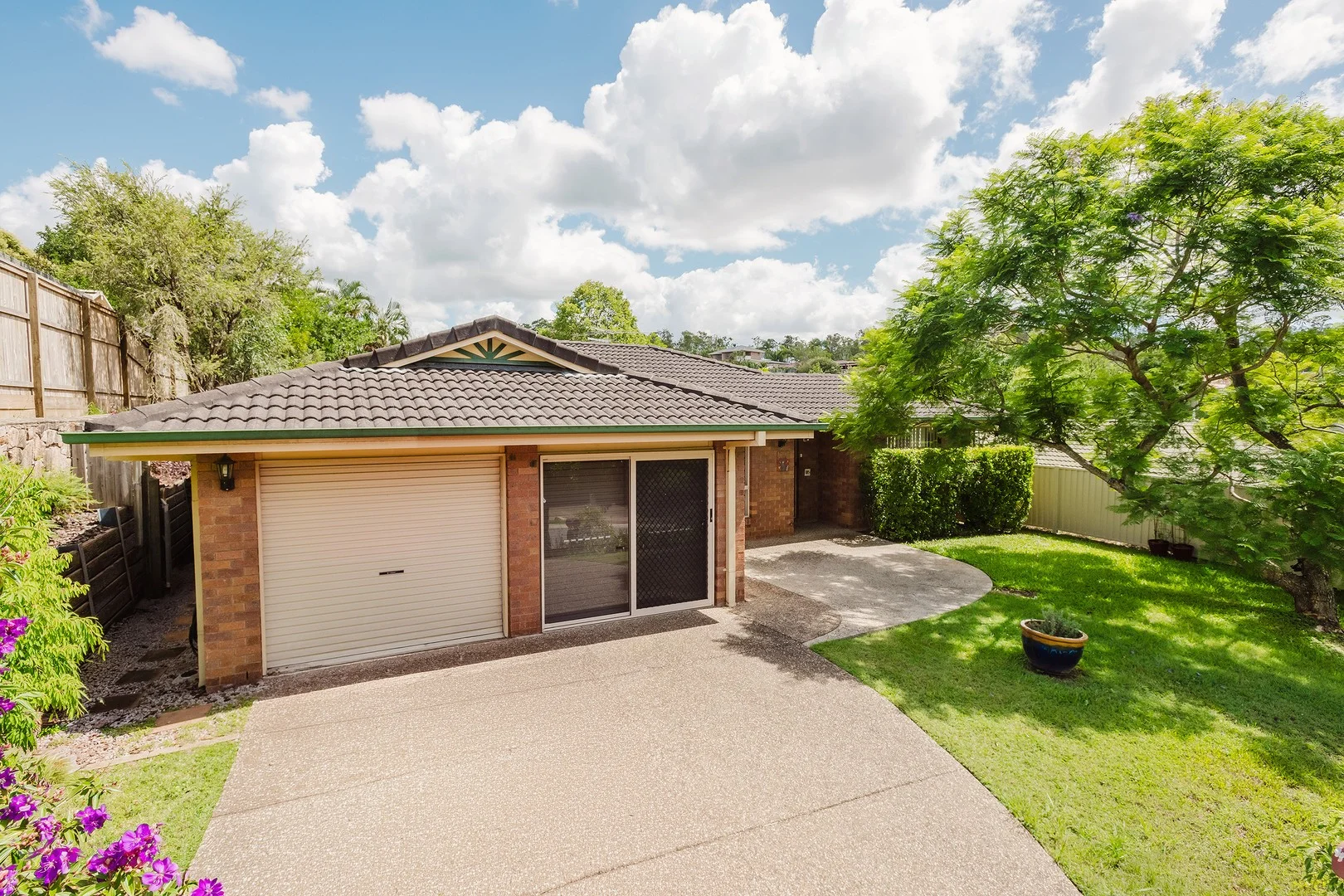 11 Hawkes Avenue (1/25)
