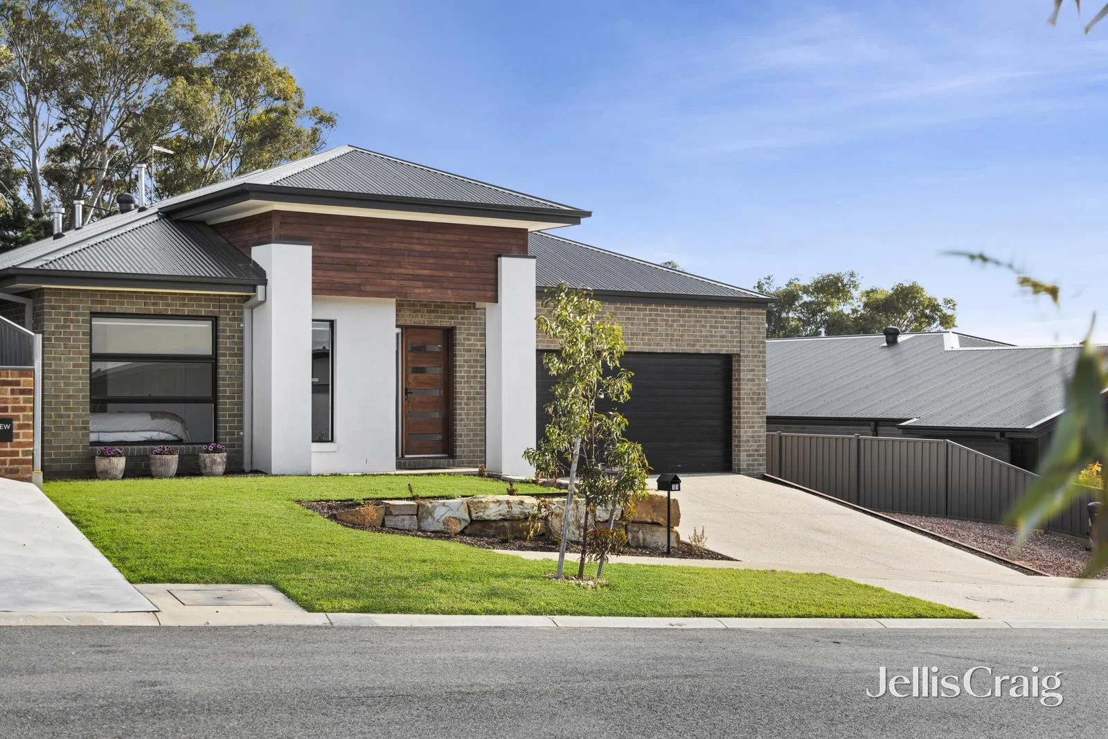 11 Hill View Court (1/25)