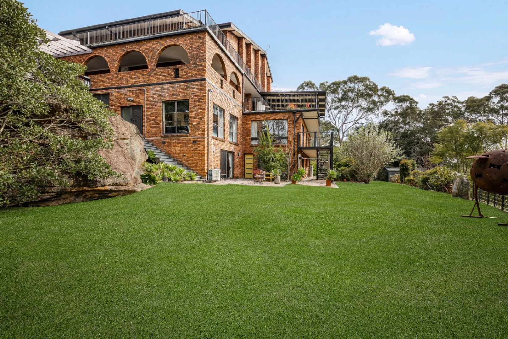 11 Pamela Place (1/36)