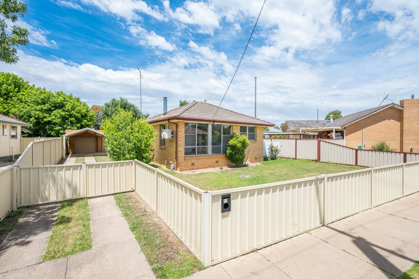 11 Sheehan Crescent (1/12)