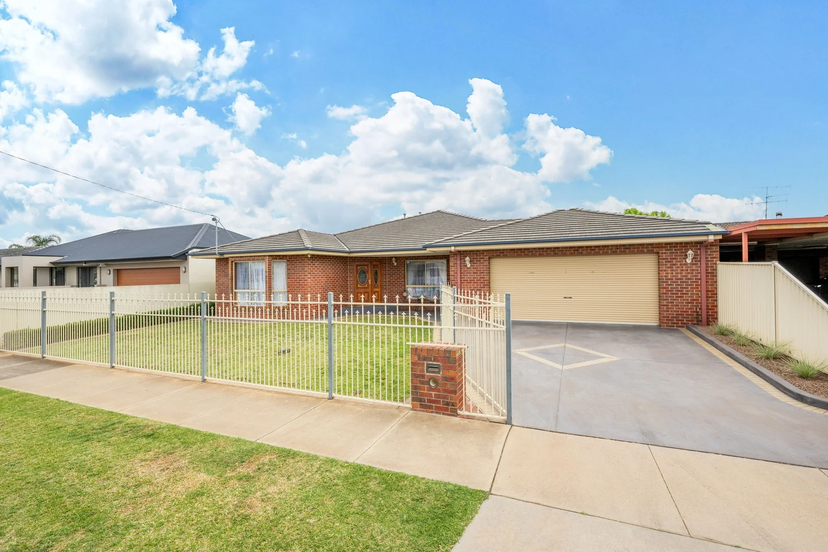 11 SUTTON ROAD (1/24)