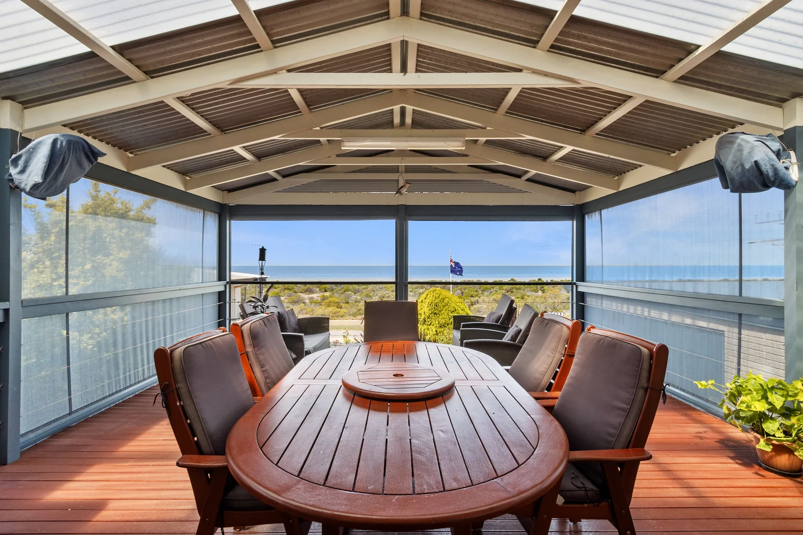 11 Tiddy Widdy Beach Road - Image 4