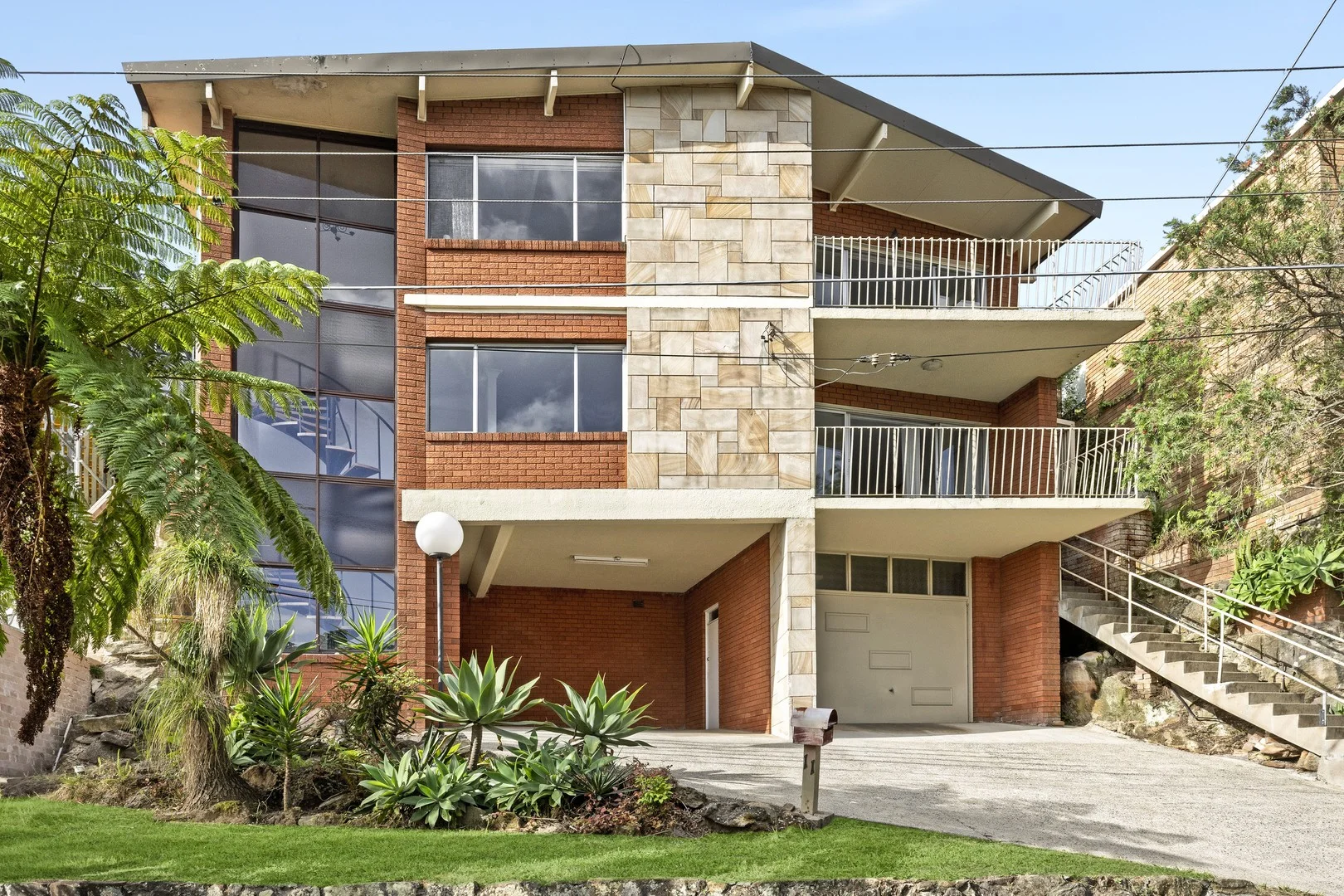 11 Upper Cliff Avenue (1/1)