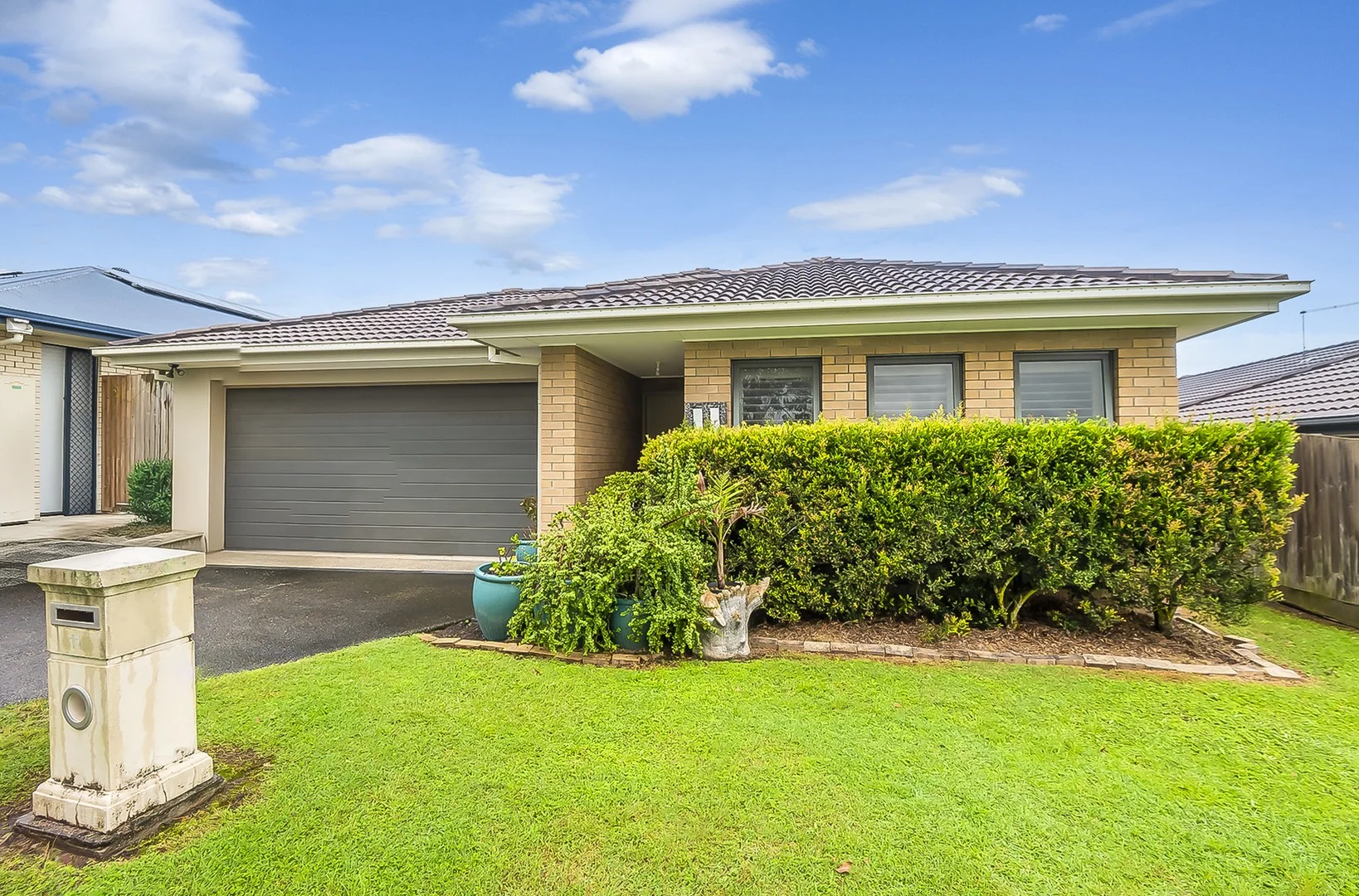 11 Wollumbin Crescent (1/13)
