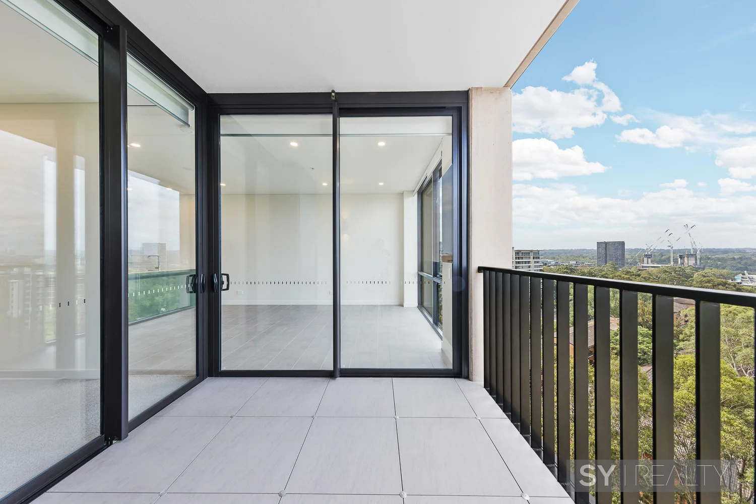 1108/1 Mahogany Avenue (1/18)