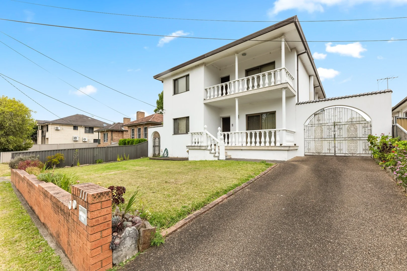 111 Dutton Street (1/1)
