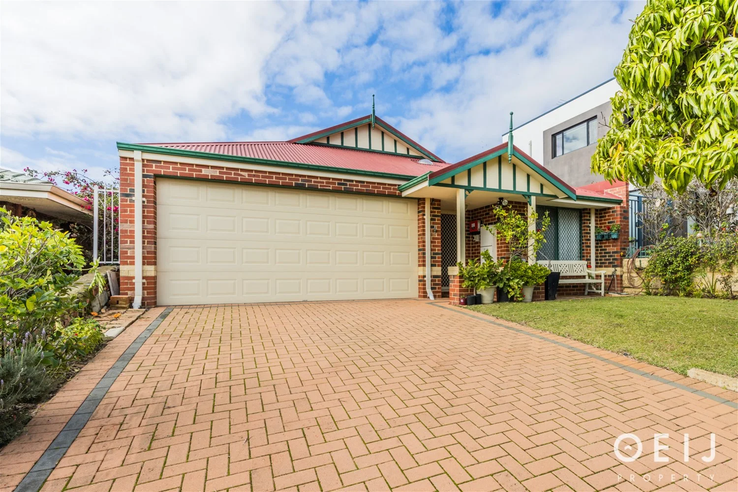 11A Pinewood Avenue (1/1)