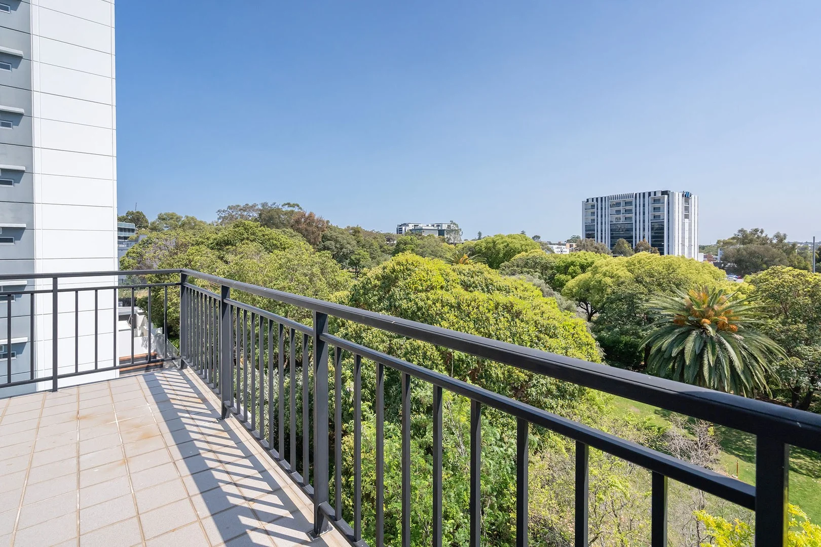11W/161 Colin Street (1/15)