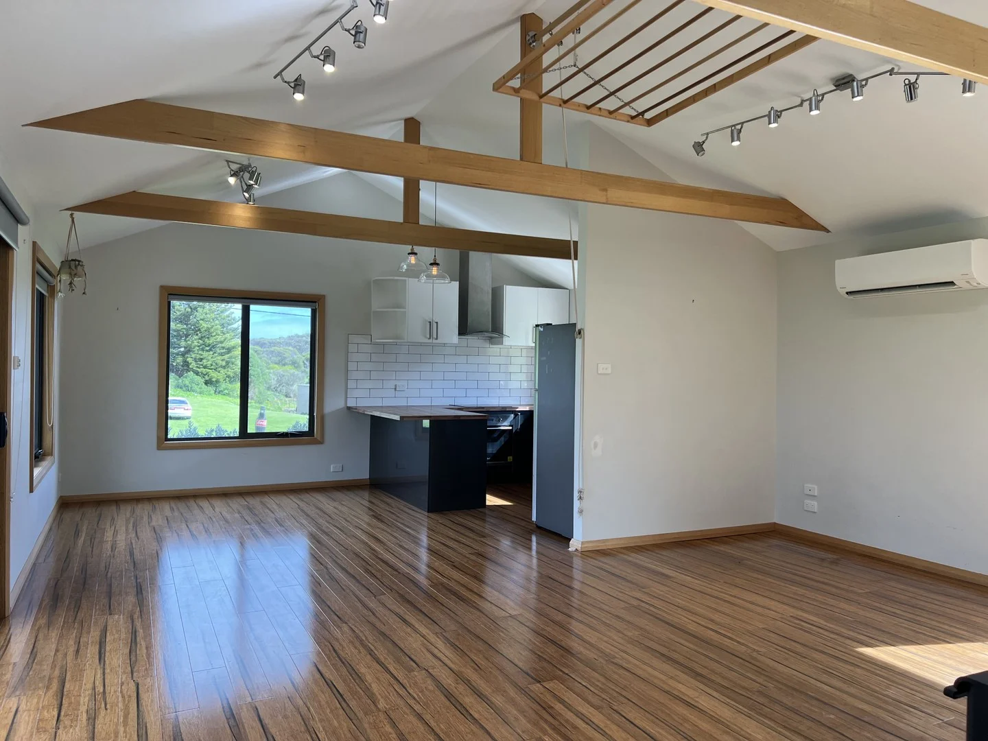 12 A Huxley Street (1/21)