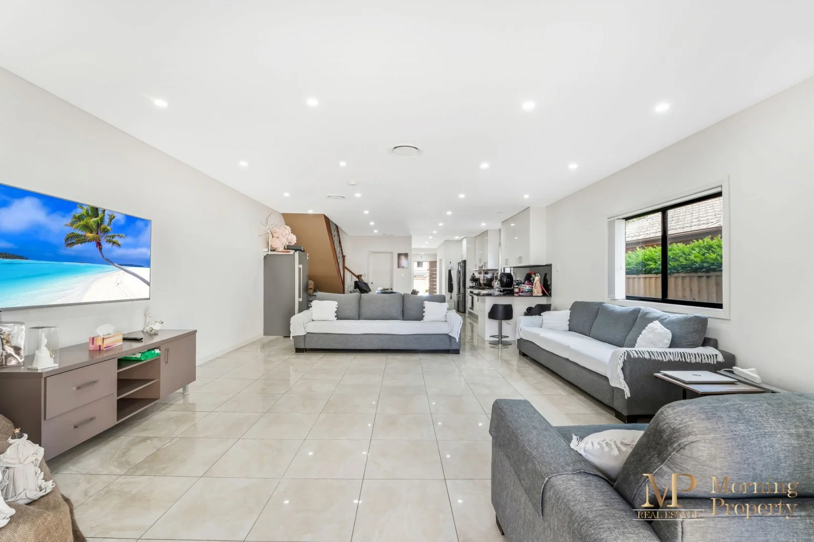 12 Alderney St (1/16)