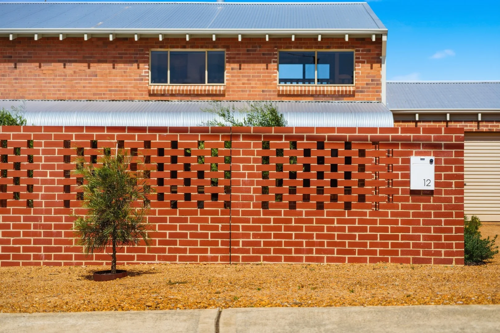 12 Bovell Crescent (1/40)