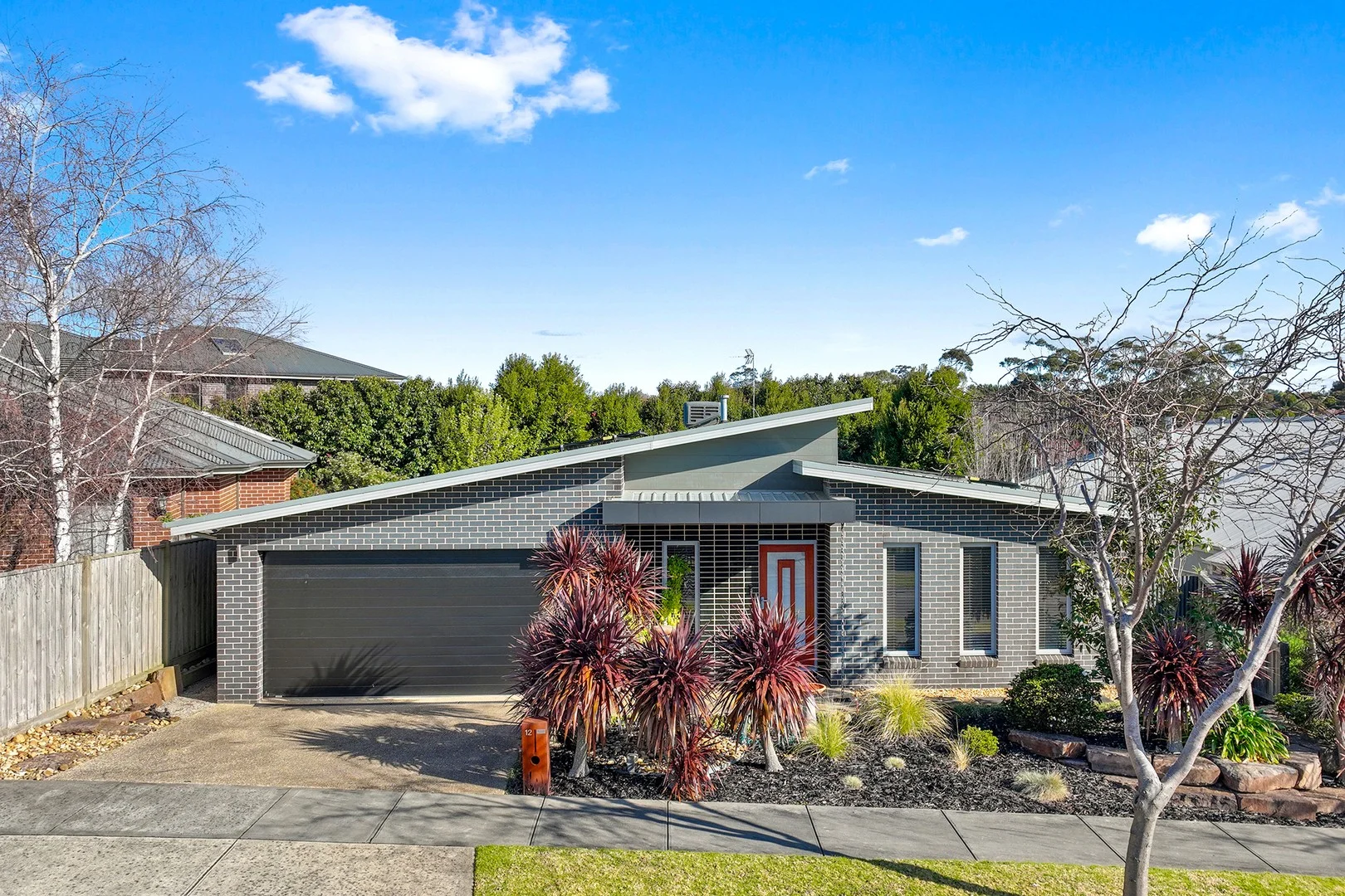 12 Cedarwood Drive (1/17)