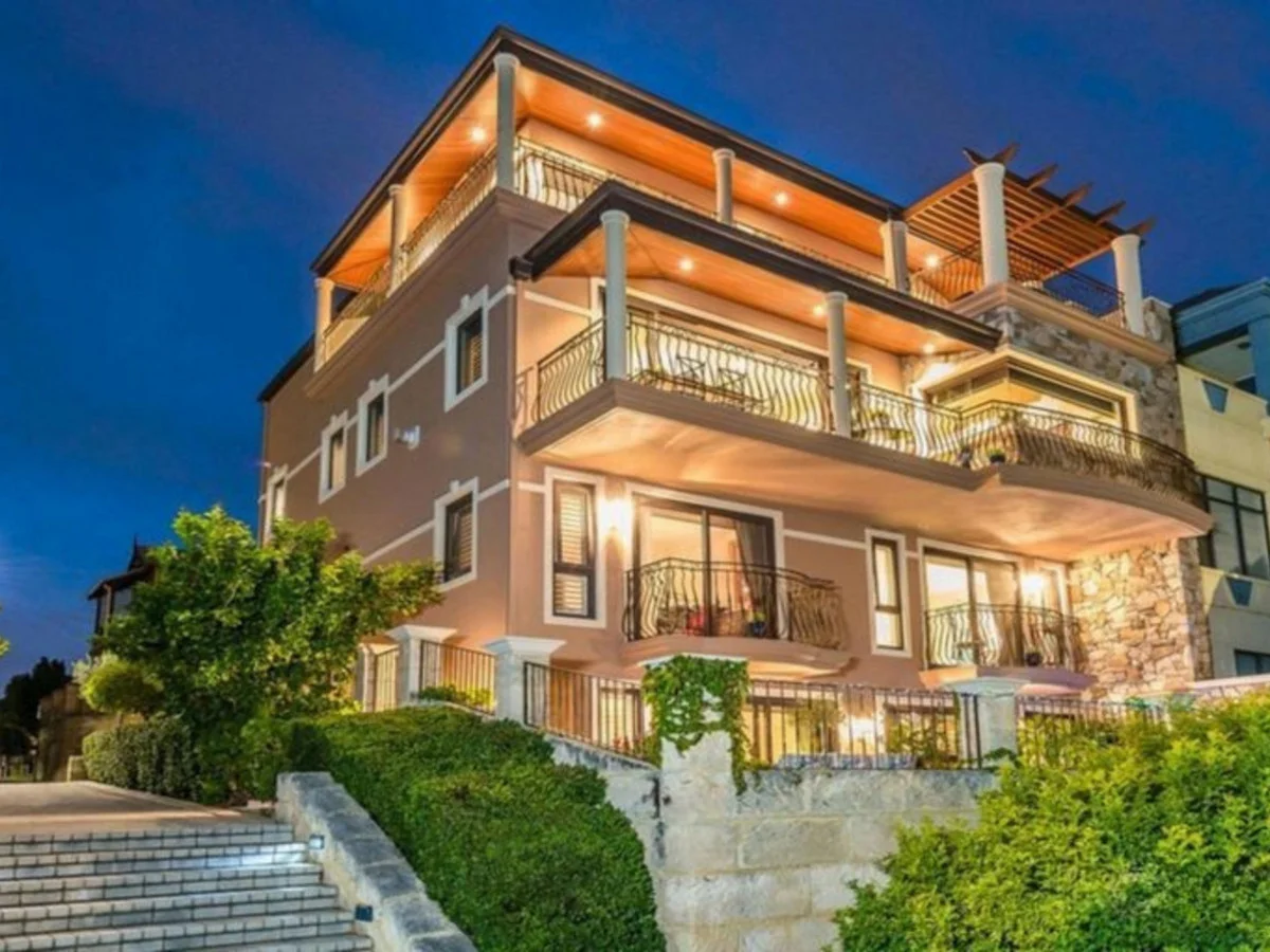 12 Gibraltar Way (1/43)