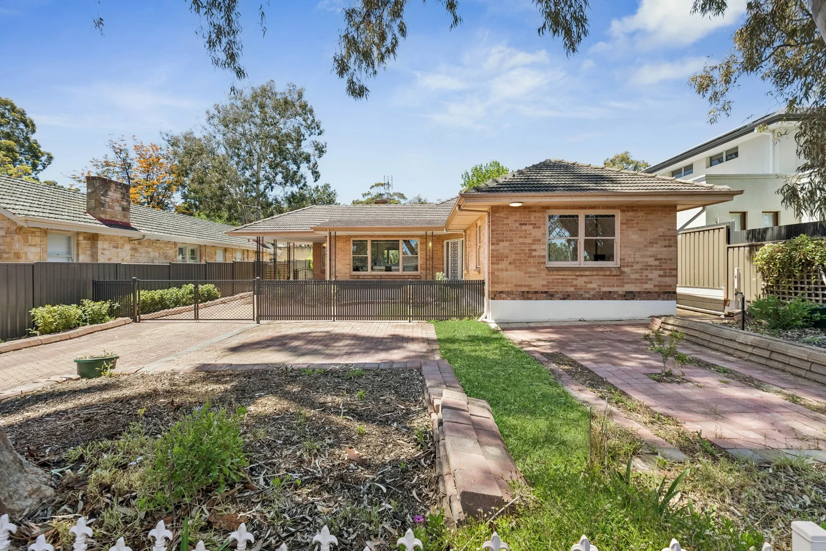 12 Hallett Road (1/1)