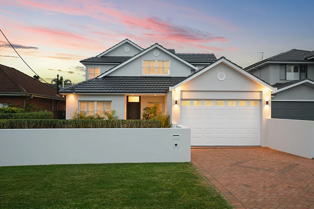 12 Lakeside Crescent (1/20)