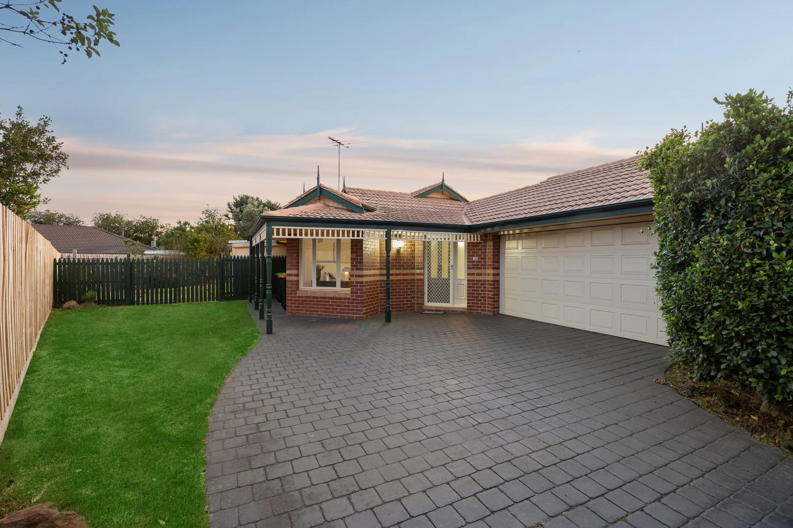 12 Lynda Court (1/1)