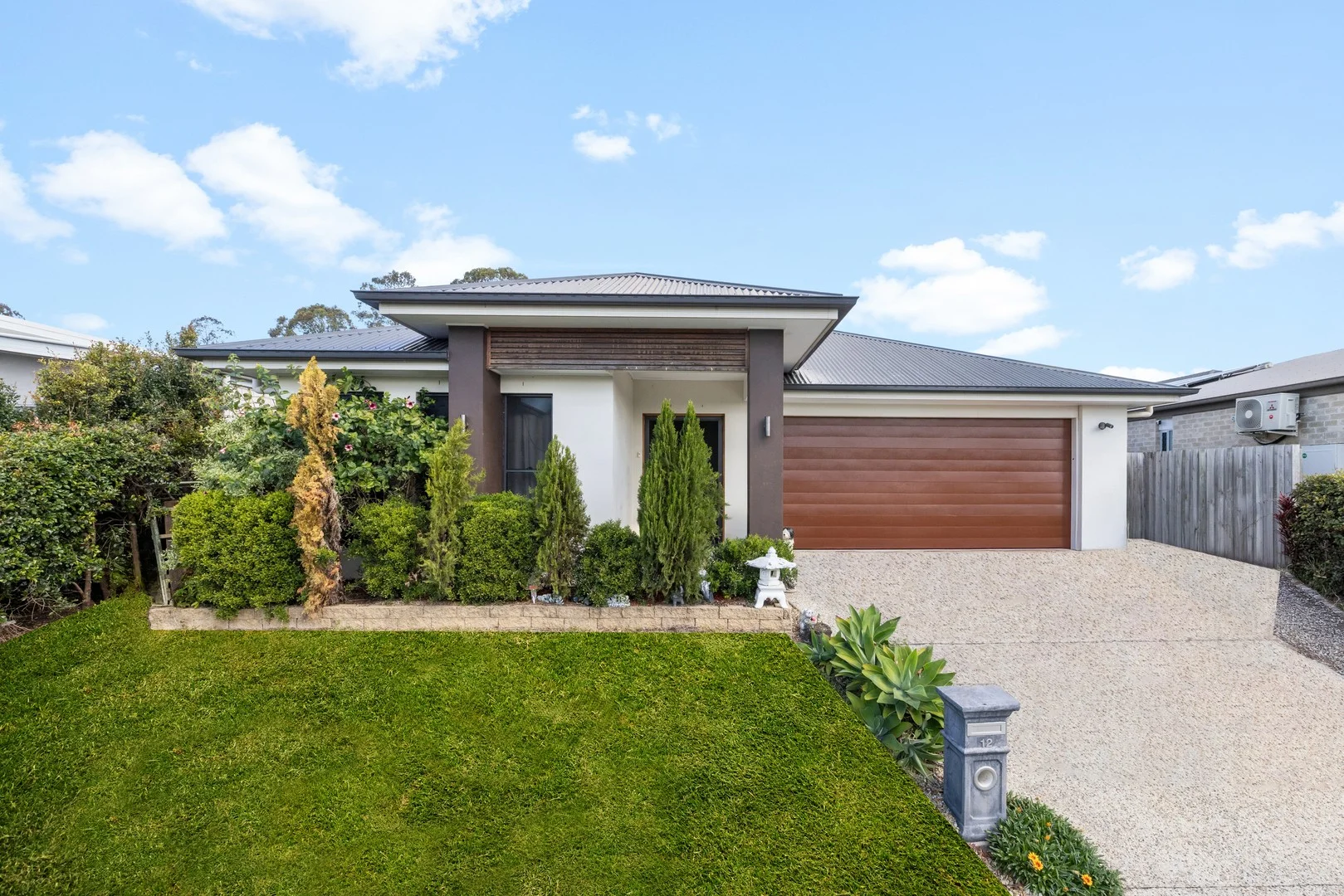 12 Mount Roberts St (1/27)