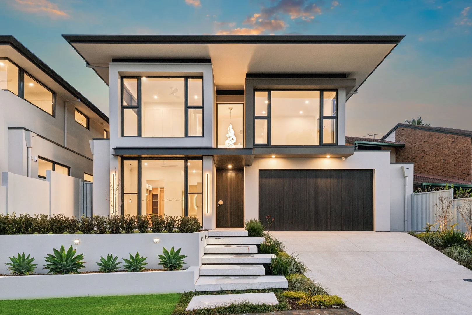 12 Sir John Marks Drive (1/1)