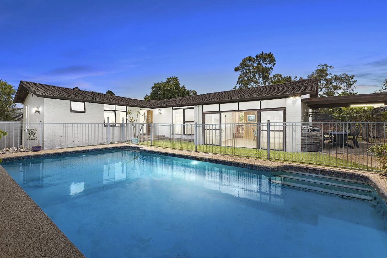 12 Tongarra Place (1/15)