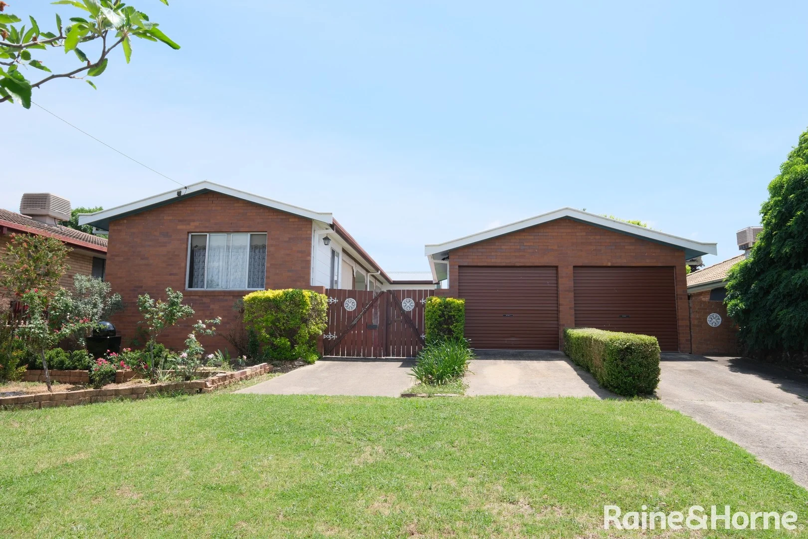 12 Woodland Avenue (1/14)