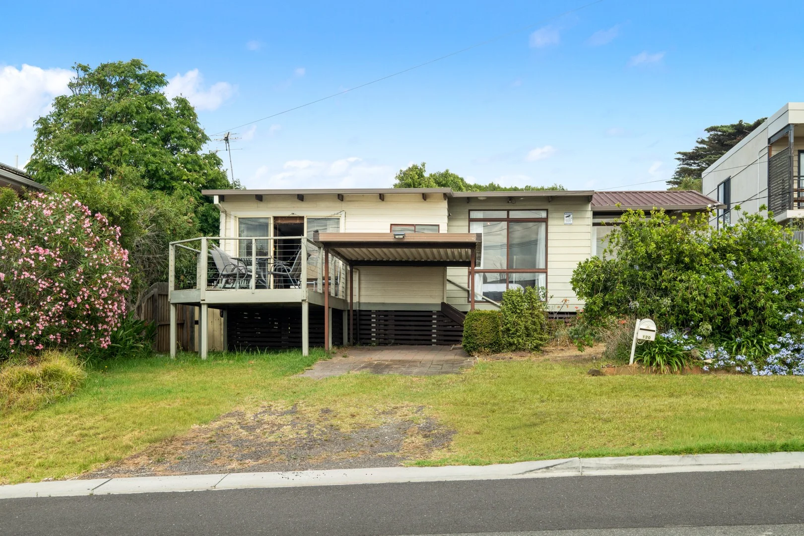 120 Sproat Street - Image 1