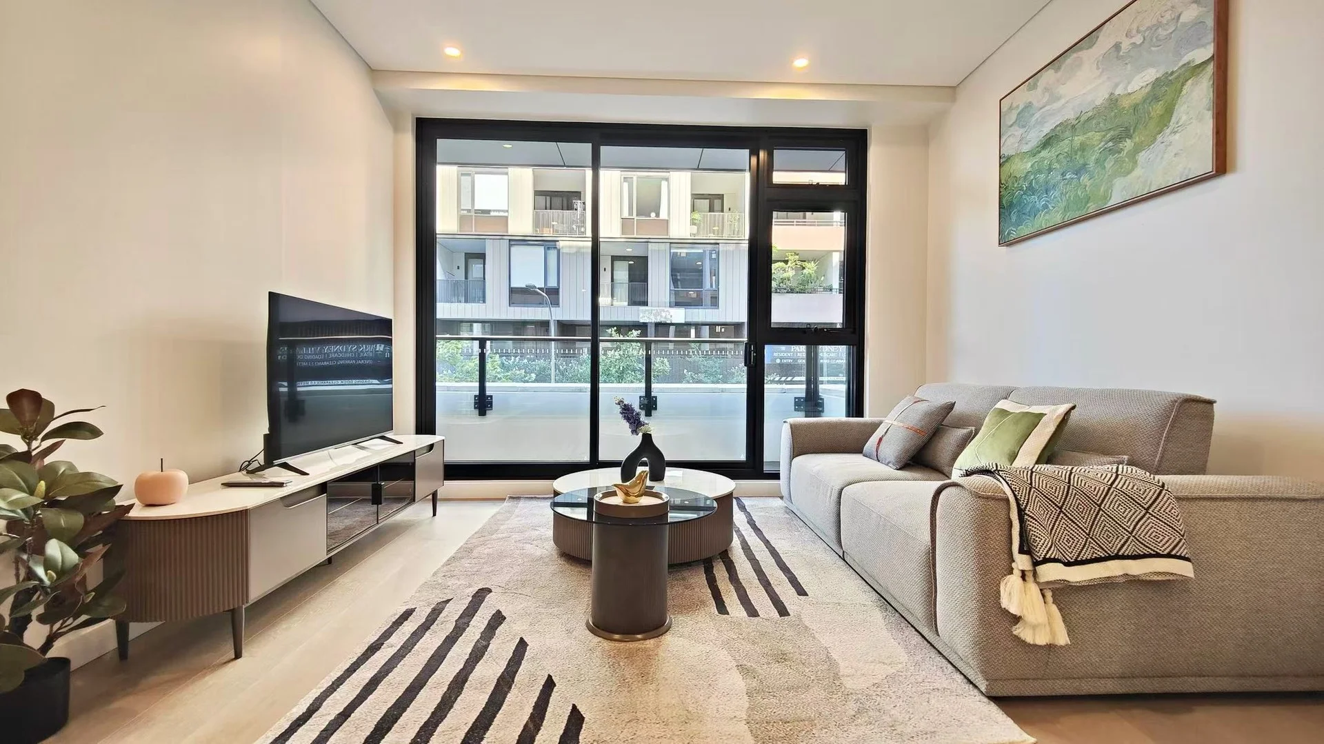 121/57 Ashmore Street (1/12)
